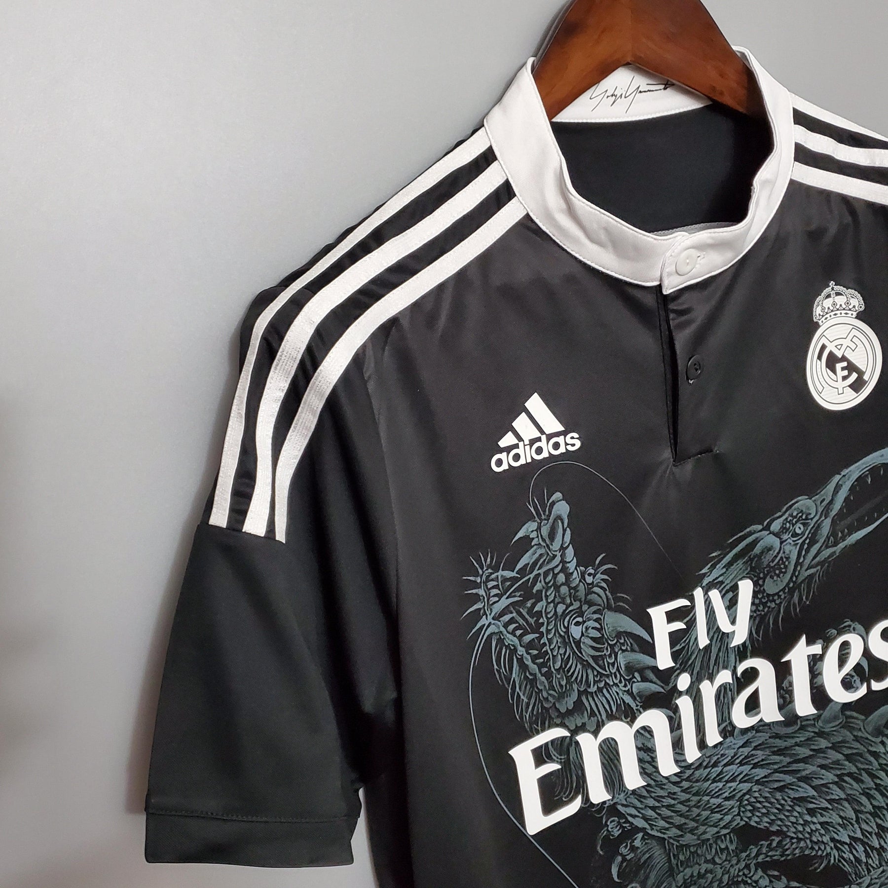 Camisa Retrô Real Madrid 2014/15 Preta Dragão Terceira