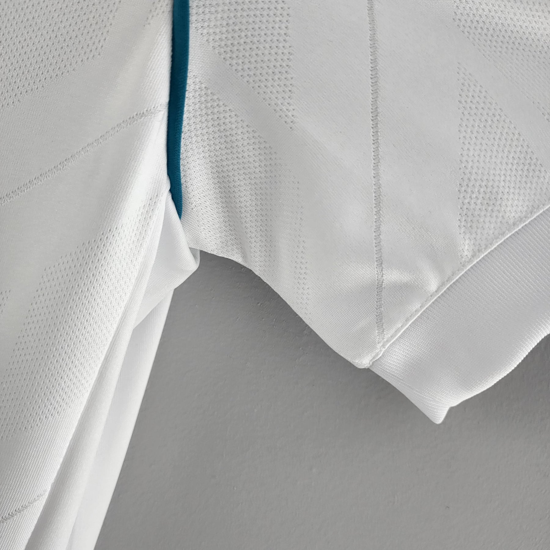 CAMISA RETRÔ REAL MADRID HOME 17/18