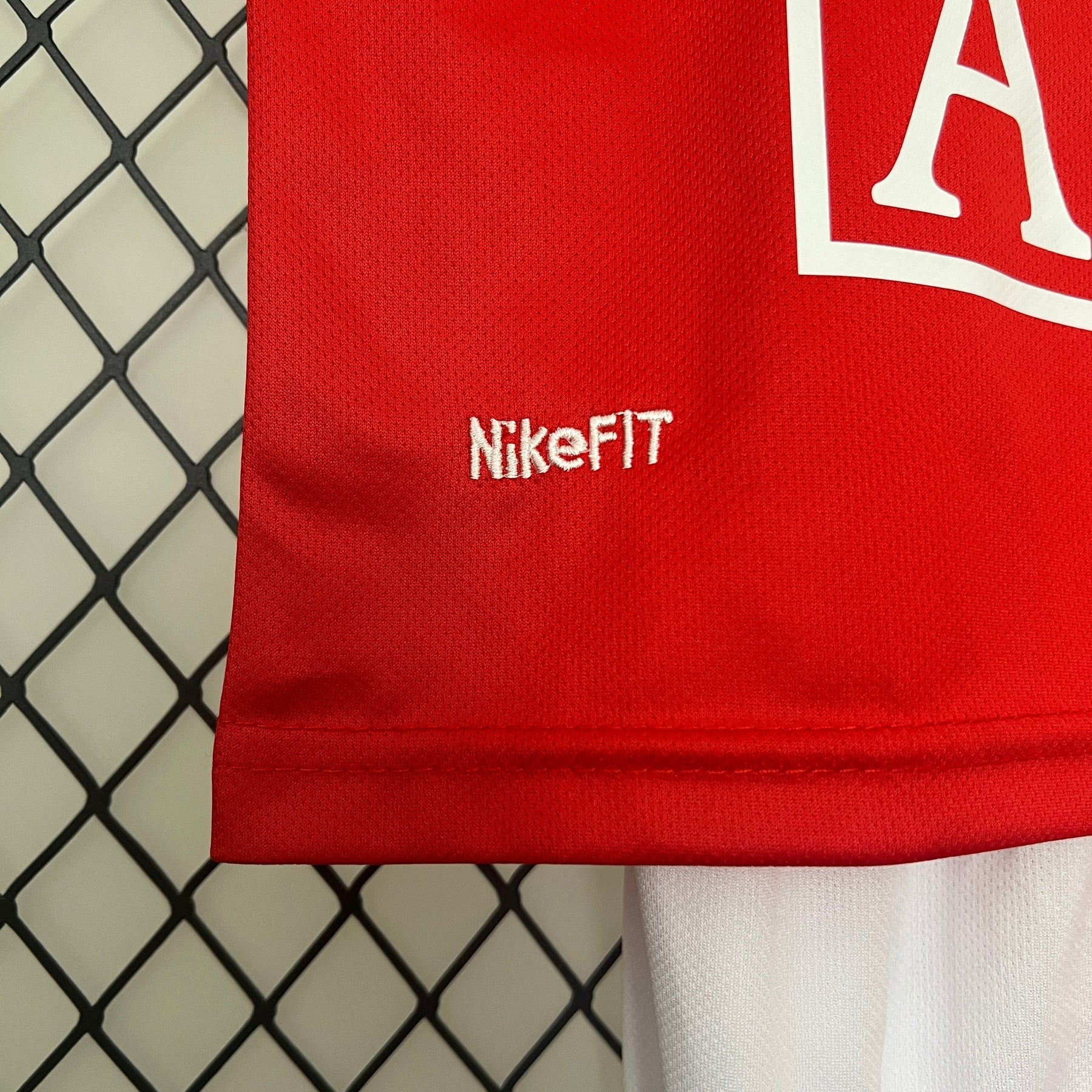 KIT INFANTIL RETRÔ MANCHESTER UNITED HOME 09/10