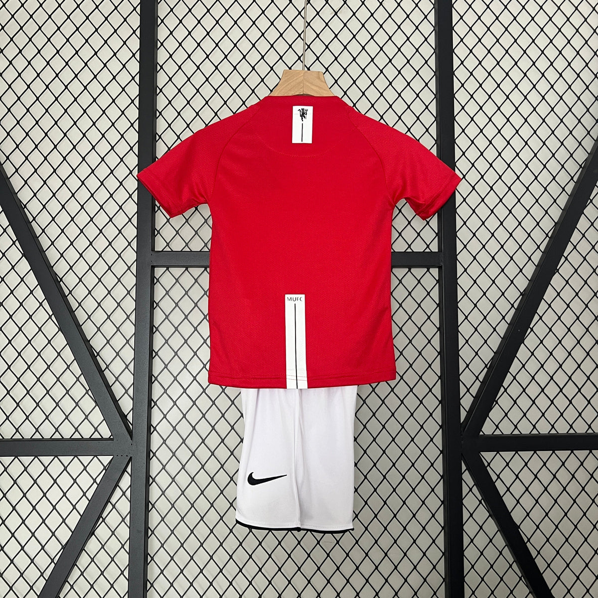 KIT INFANTIL RETRÔ MANCHESTER UNITED HOME 08/09