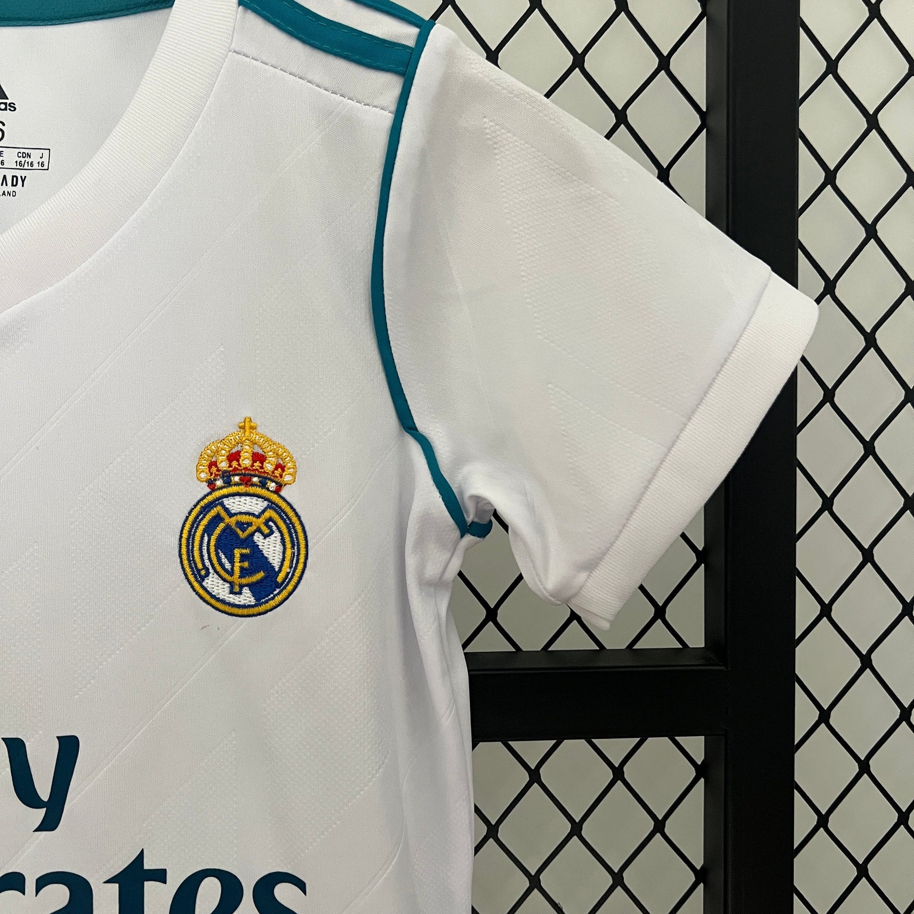 KIT INFANTIL RETRÔ REAL MADRID HOME 17/18