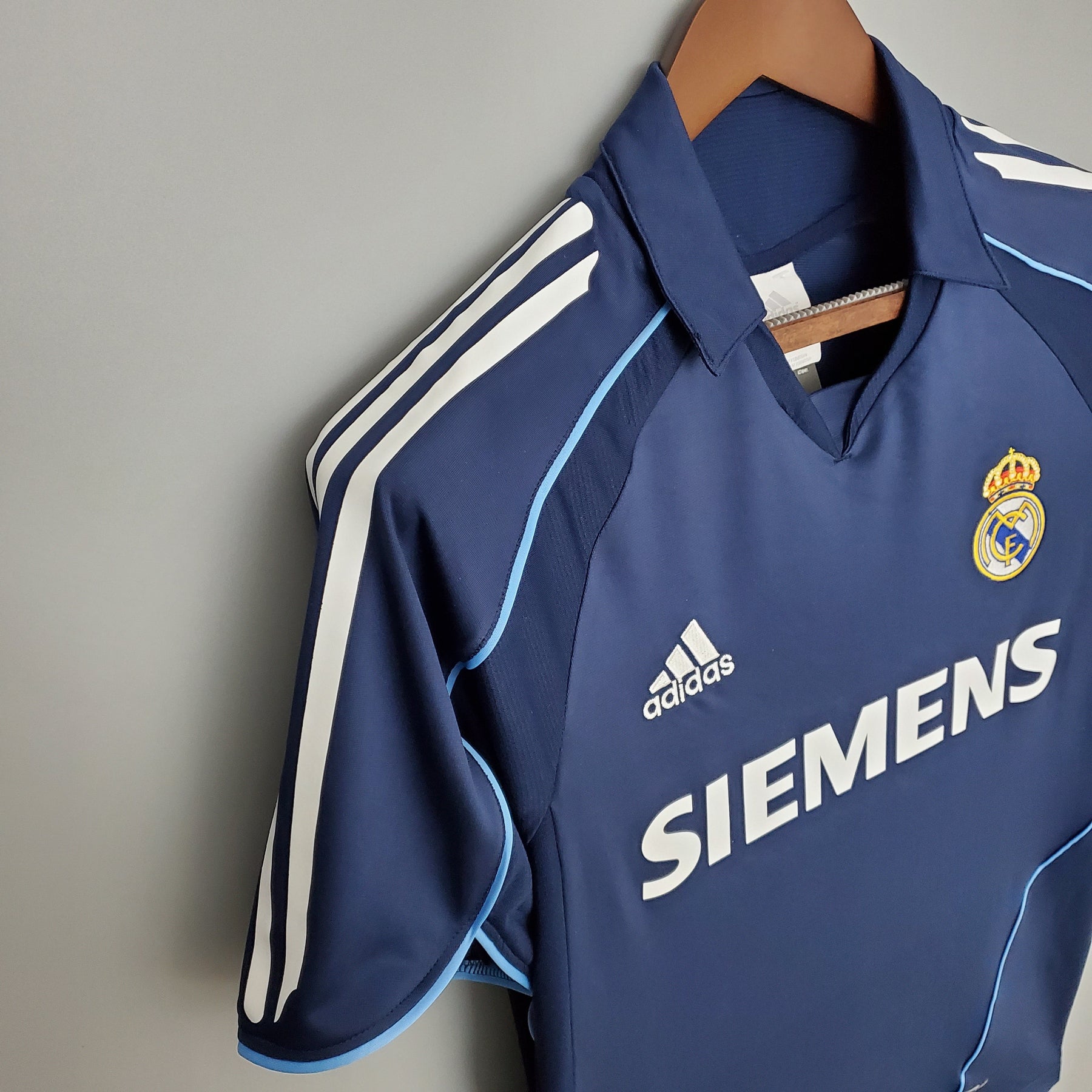 CAMISA REAL MADRID RETRÔ AWAY 05/06