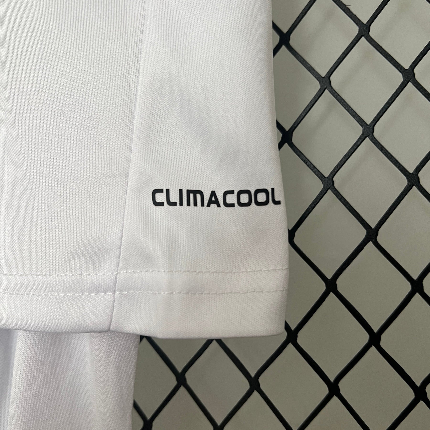 KIT INFANTIL RETRÔ REAL MADRID HOME 12/13