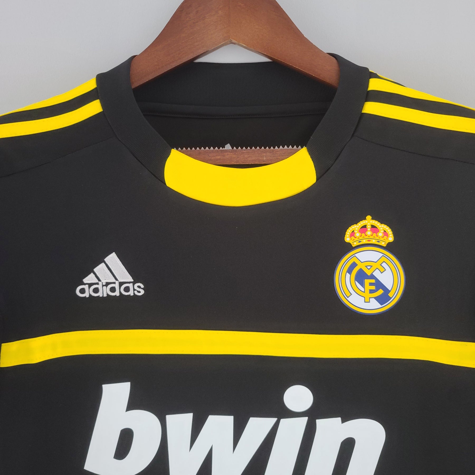 CAMISA RETRÔ REAL MADRID GOLEIRO BLACK 11/12