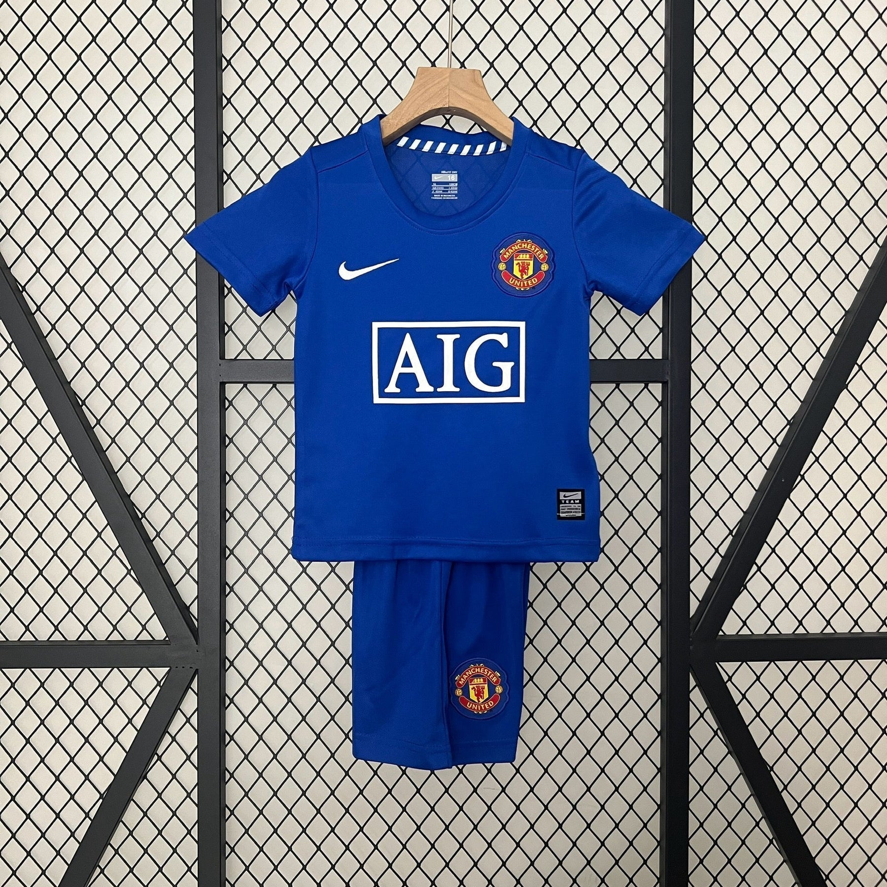 KIT INFANTIL RETRÔ MANCHESTER UNITED BLUE 08/09