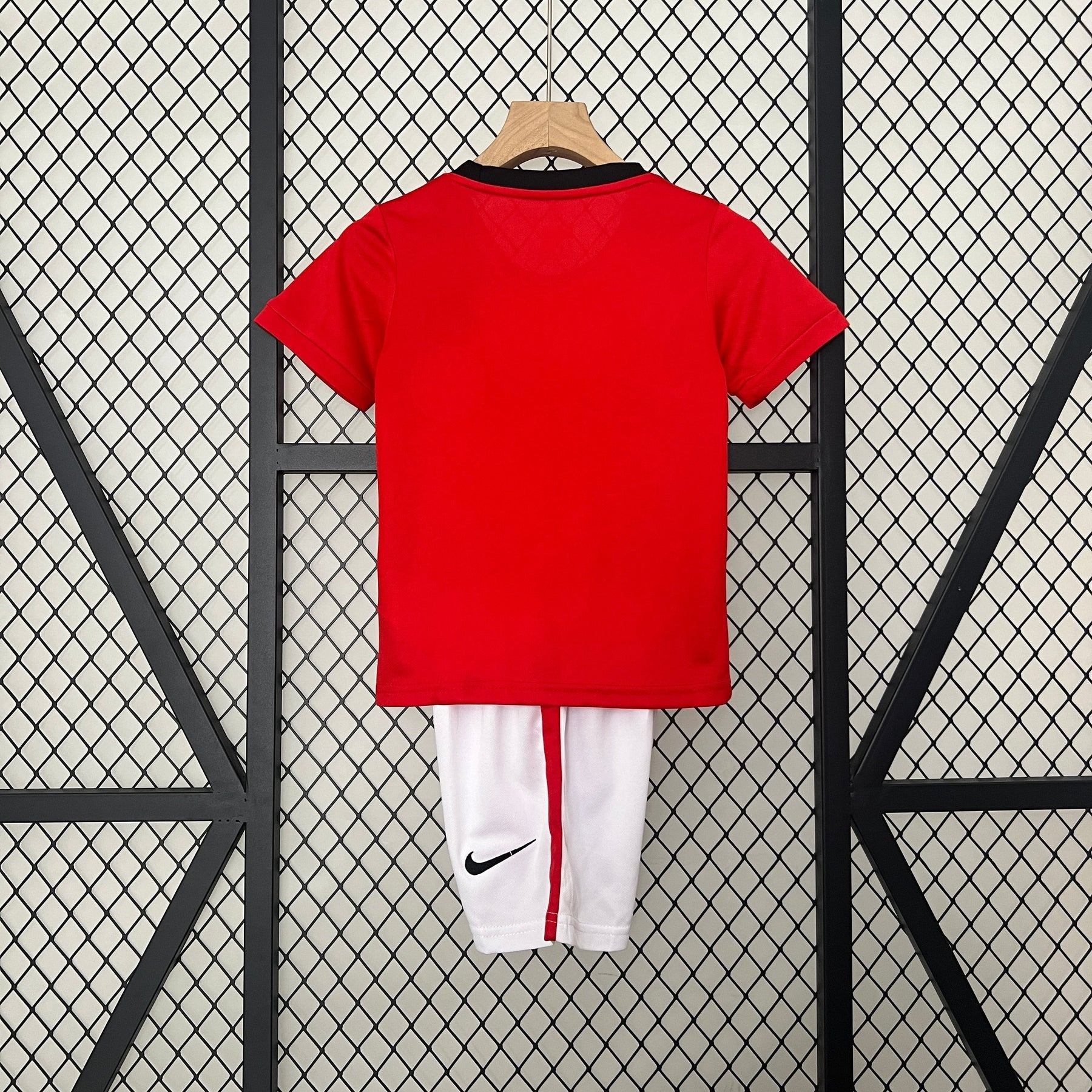 KIT INFANTIL RETRÔ MANCHESTER UNITED HOME 09/10