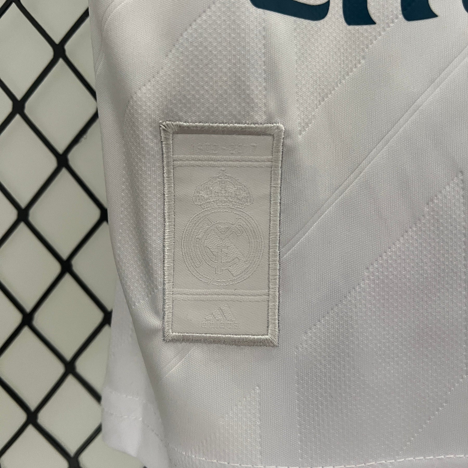 KIT INFANTIL RETRÔ REAL MADRID HOME 17/18
