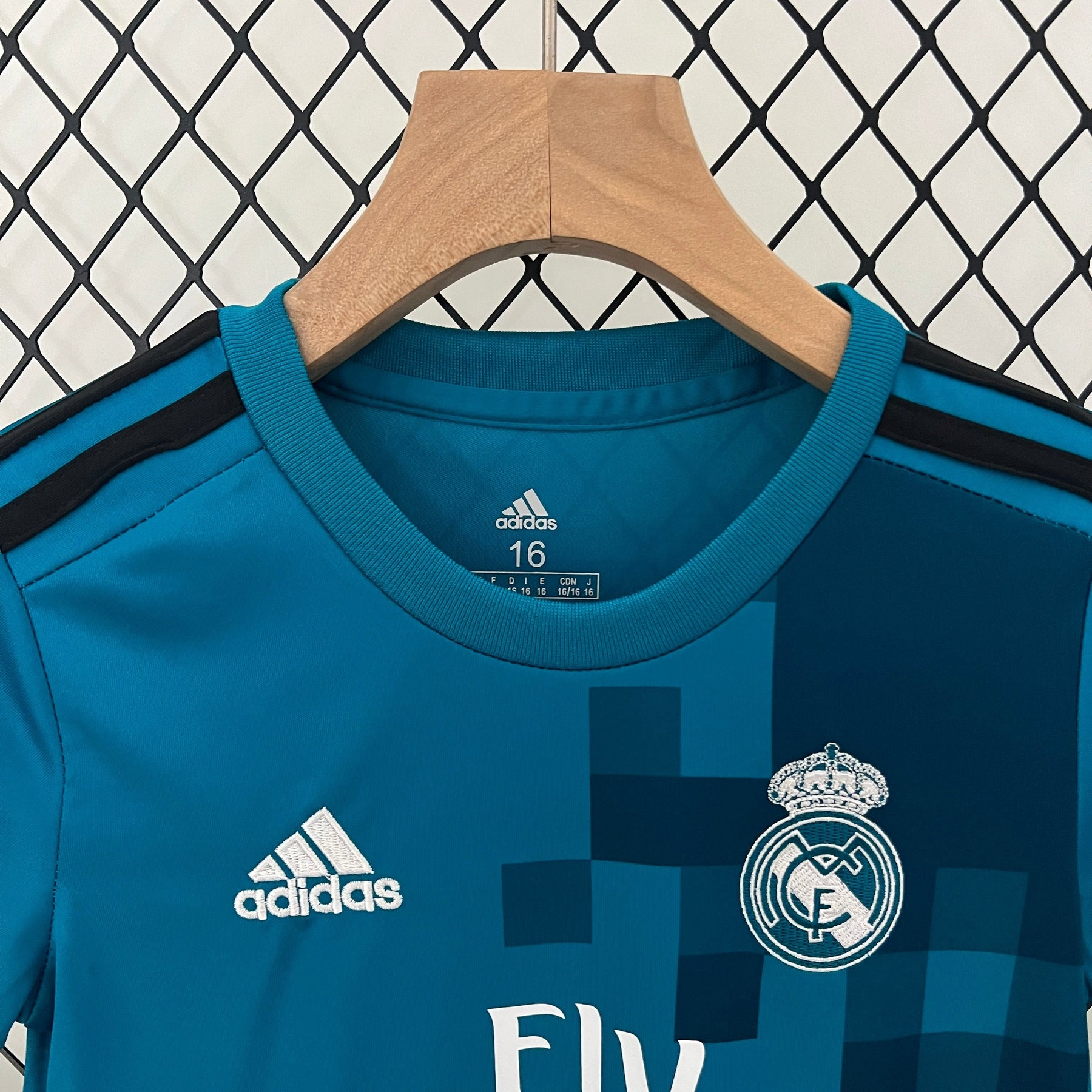 KIT INFANTIL RETRÔ REAL MADRID AWAY 17/18