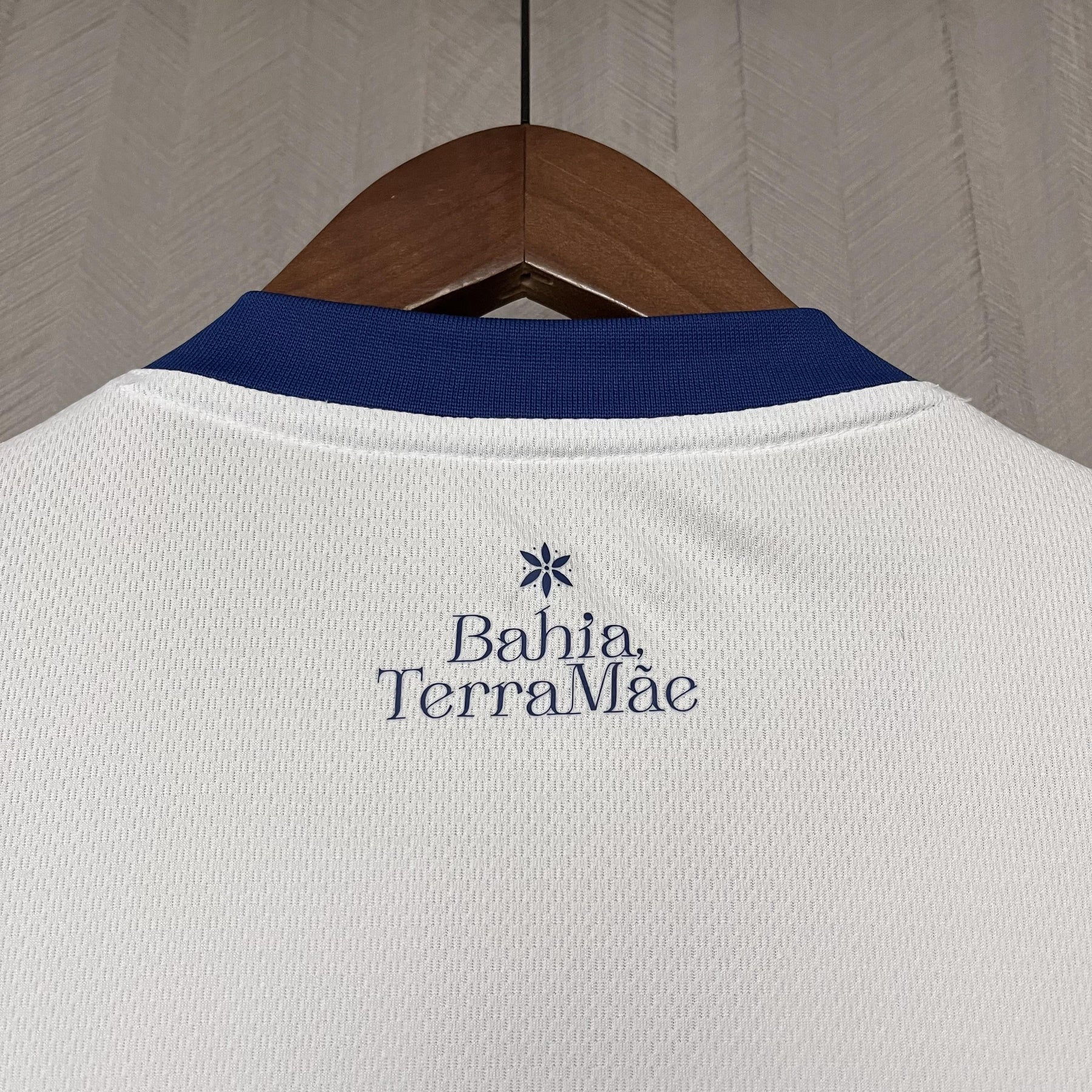 Camisa Bahia Titular 25/26 - Branca Puma Versão Feminina Baby Look