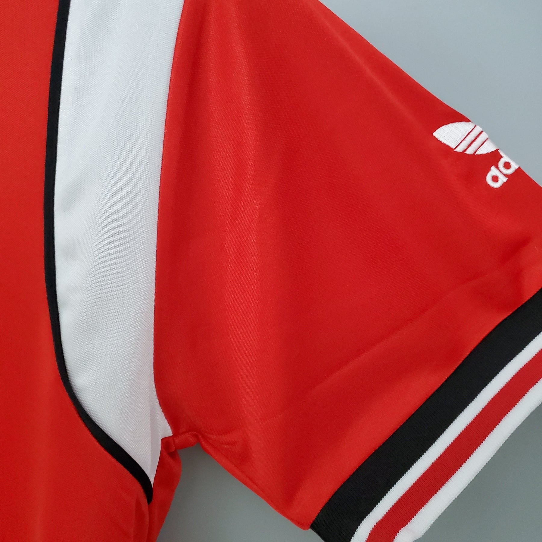 CAMISA RETRÔ MANCHESTER UNITED HOME 1985