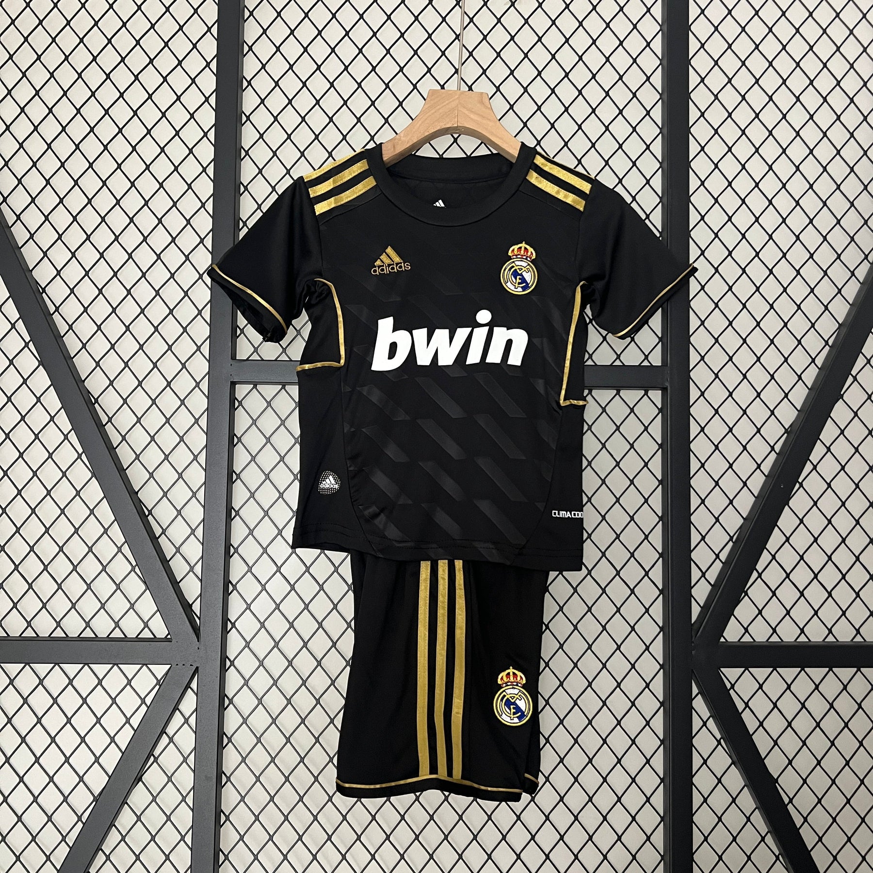 KIT INFANTIL RETRÔ REAL MADRID AWAY 11/12