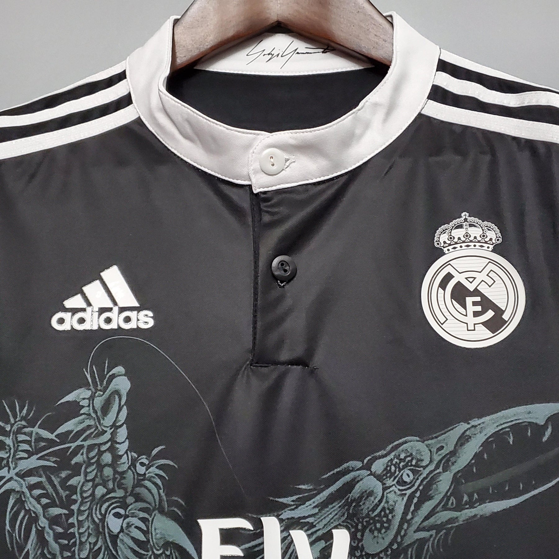 Camisa Retrô Real Madrid 2014/15 Preta Dragão Terceira