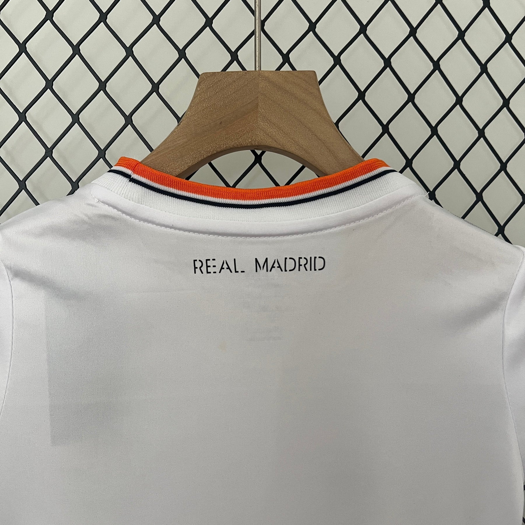 KIT INFANTIL RETRÔ REAL MADRID HOME 13/14