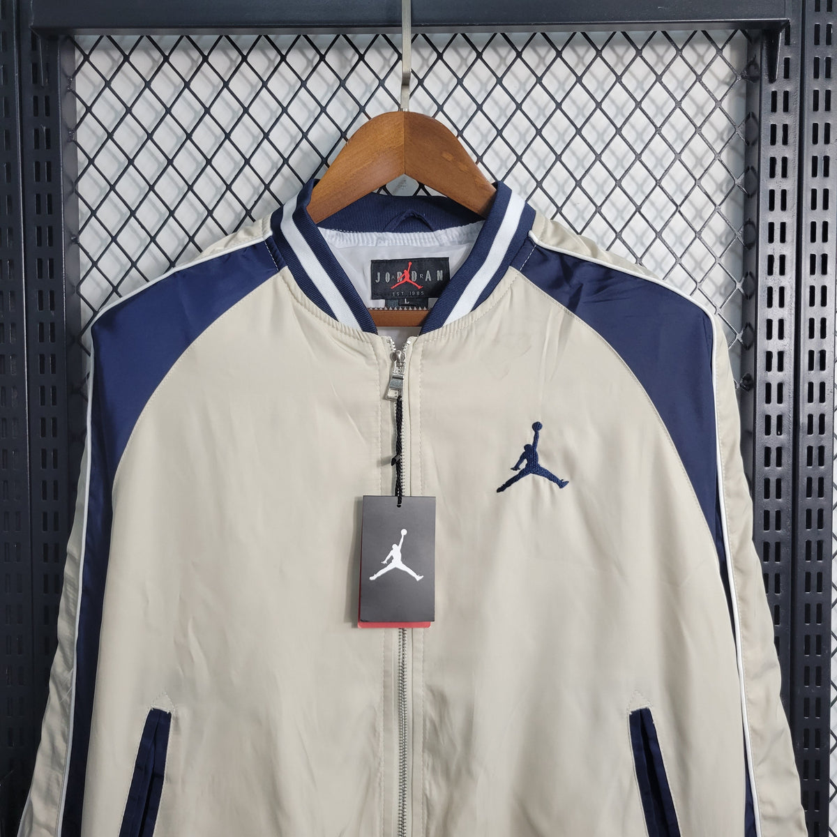 Jaqueta Corta Vento Jordan Bege 23/24 - JM sports
