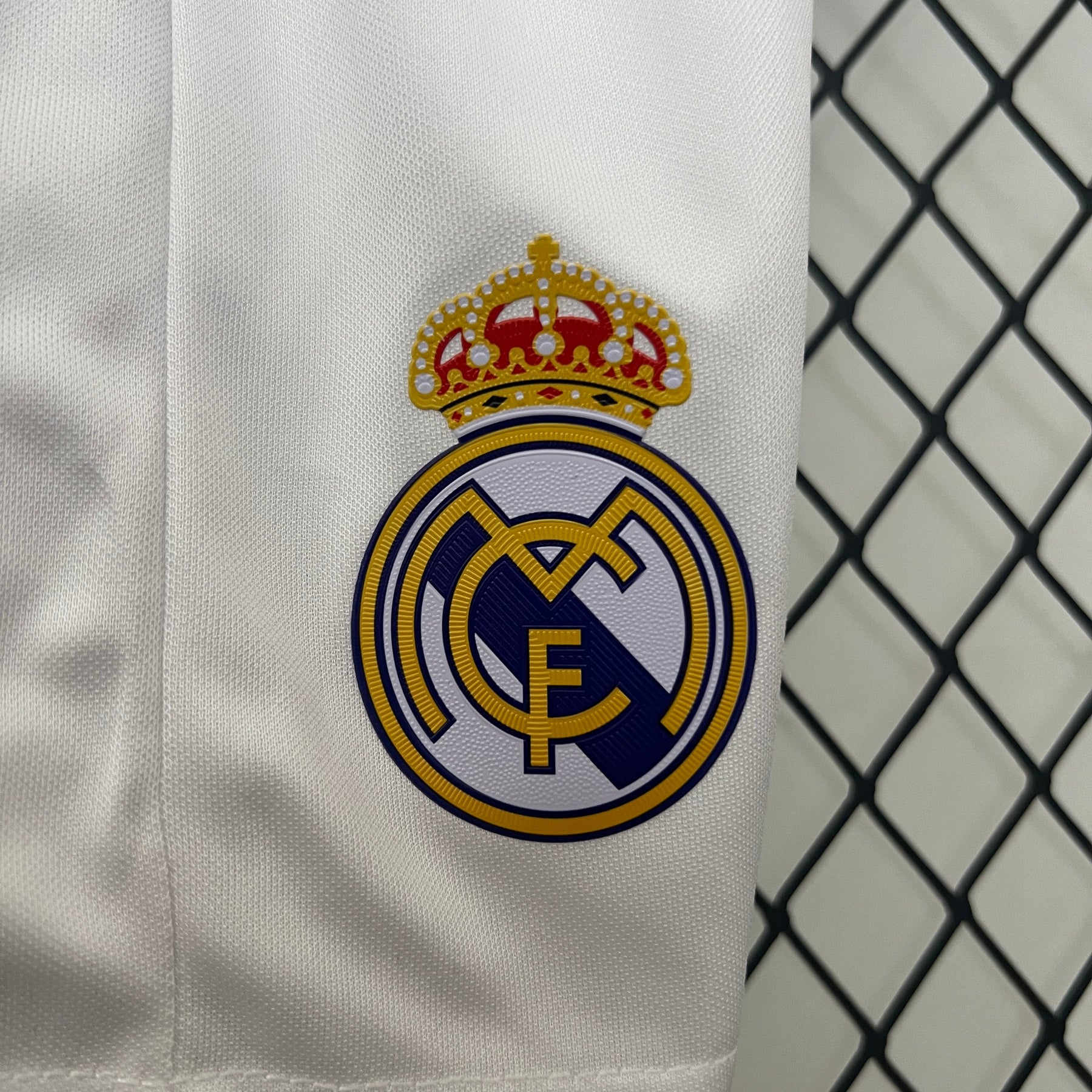 KIT INFANTIL RETRÔ REAL MADRID HOME 16/17