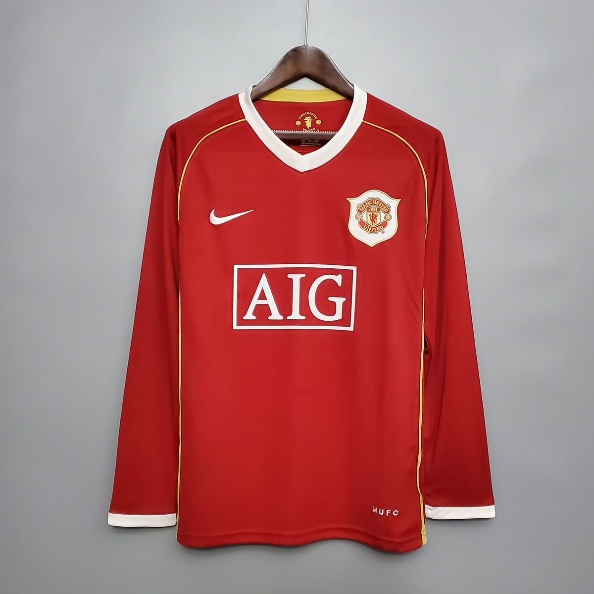CAMISA RETRÔ MANCHESTER UNITED HOME MANGA LONGA 06/07