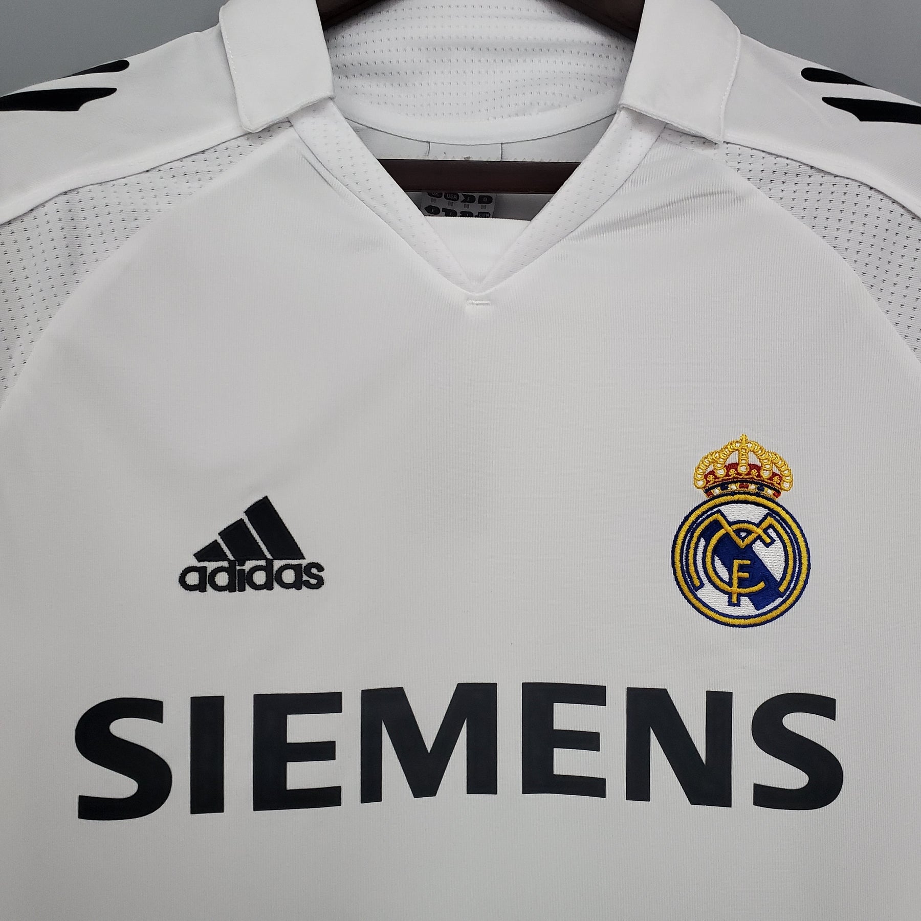CAMISA REAL MADRID MANGA LONGA RETRÔ HOME 05/06