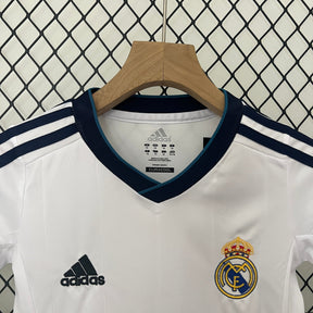 KIT INFANTIL RETRÔ REAL MADRID HOME 12/13