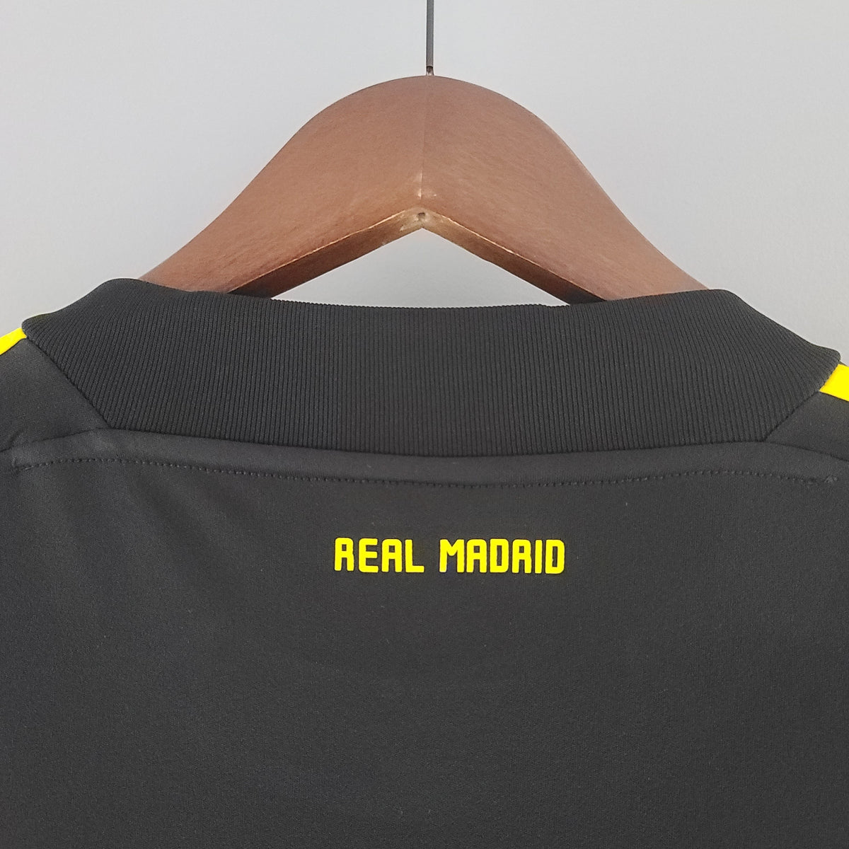 CAMISA RETRÔ REAL MADRID GOLEIRO BLACK 11/12