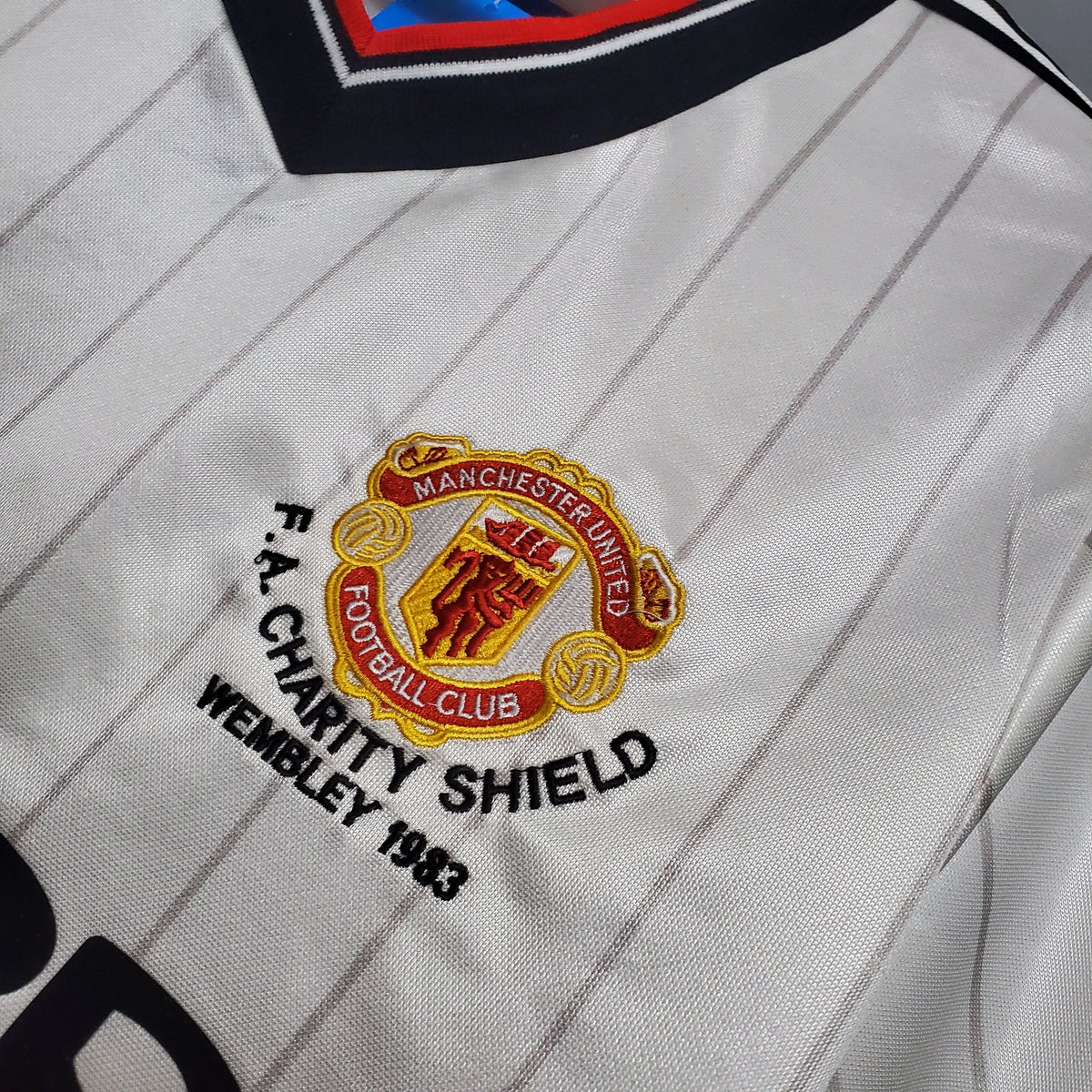 CAMISA RETRÔ MANCHESTER UNITED AWAY 1983
