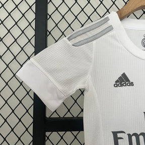 KIT INFANTIL RETRÔ REAL MADRID HOME 15/16
