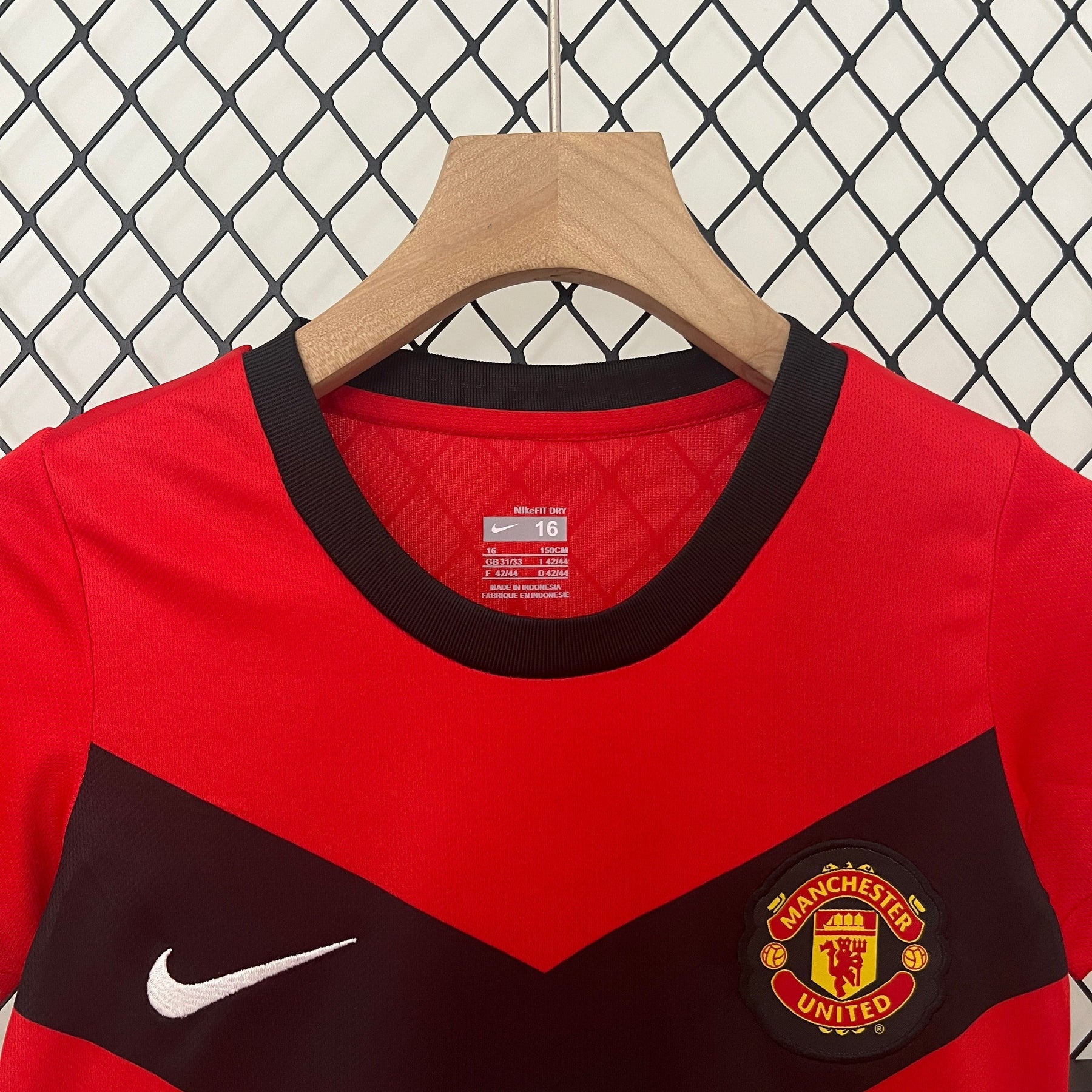 KIT INFANTIL RETRÔ MANCHESTER UNITED HOME 09/10