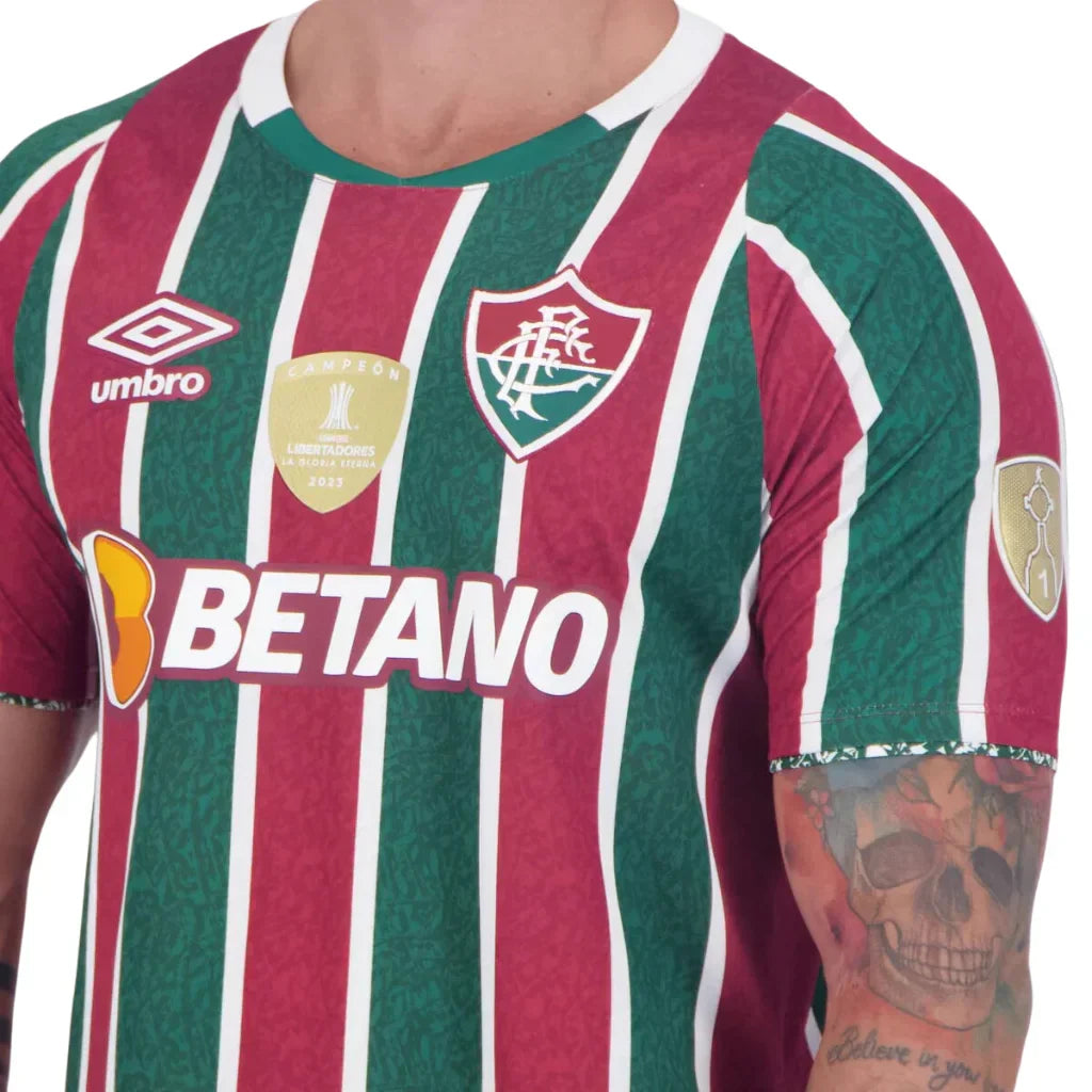 Camisa Masculina Fluminense I 2023/24 - Torcedor + Patchs Campeão Libertadores