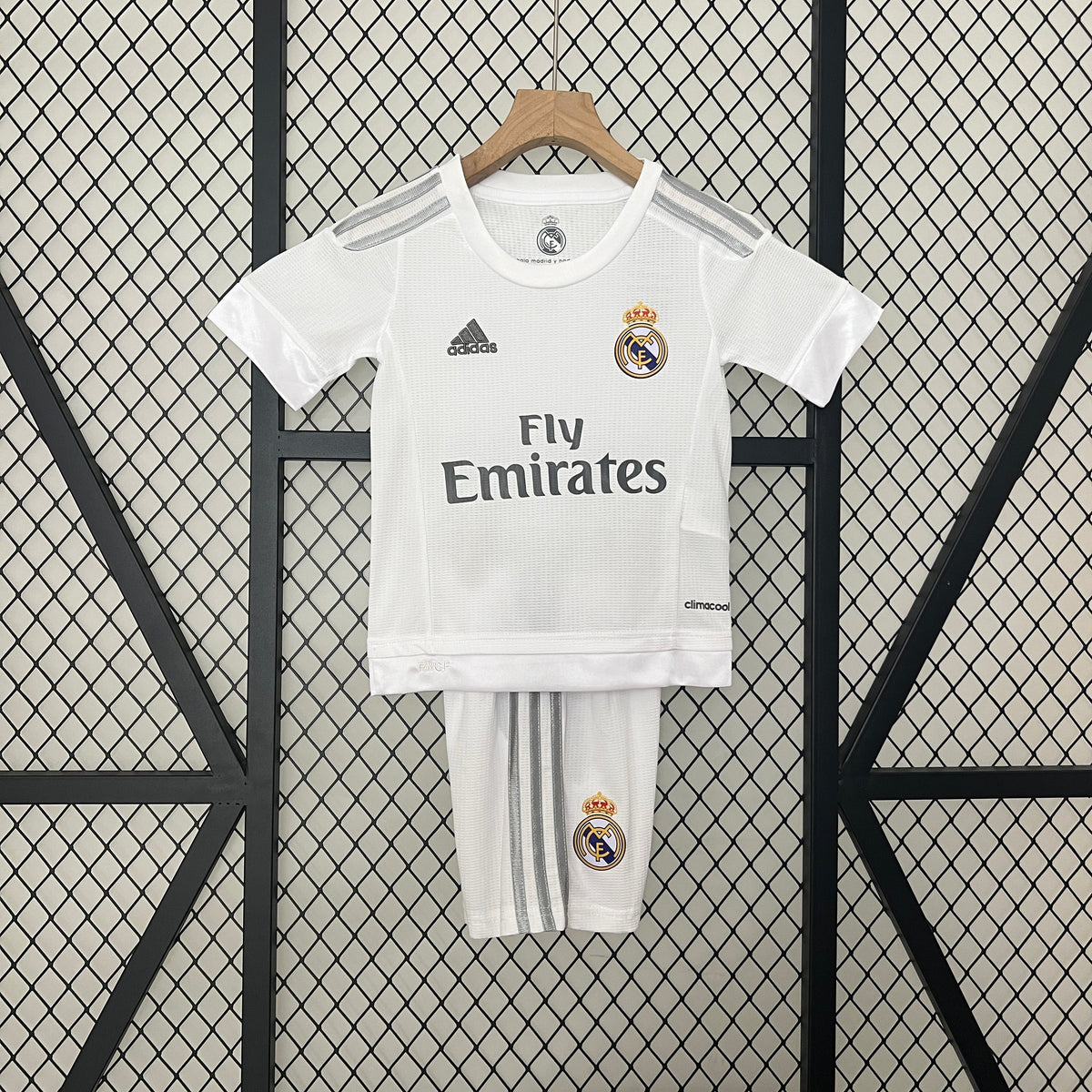 KIT INFANTIL RETRÔ REAL MADRID HOME 15/16