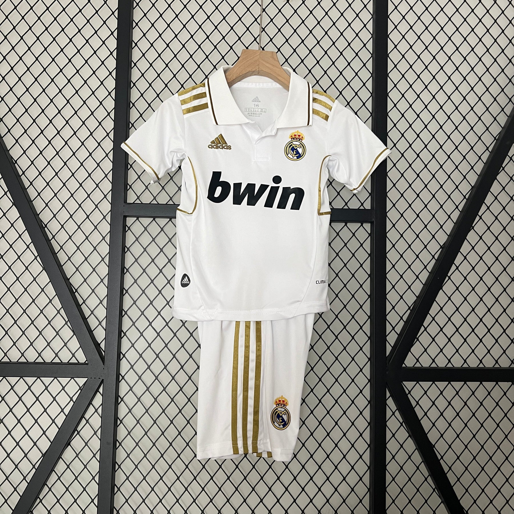 KIT INFANTIL RETRÔ REAL MADRID HOME 11/12