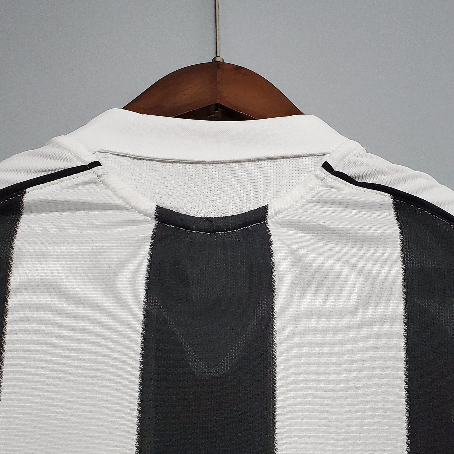 CAMISA NEWCASTLE RETRÔ HOME 05/06