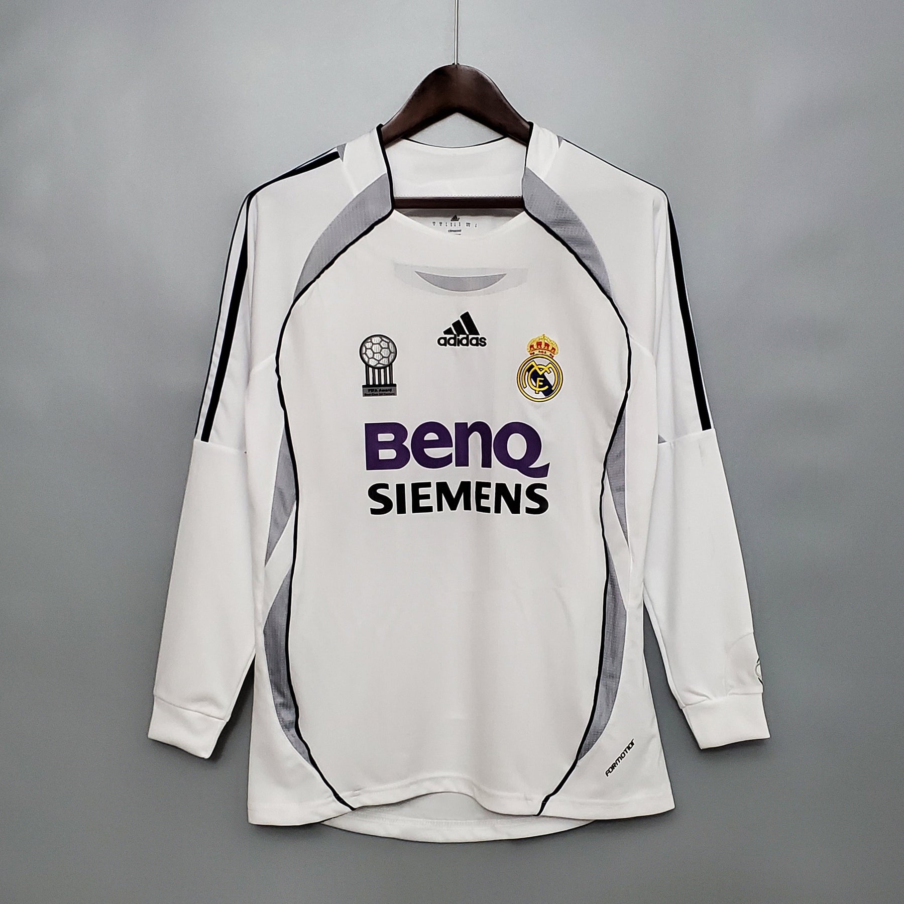 CAMISA RETRÔ REAL MADRID HOME MANGA LONGA 06/07