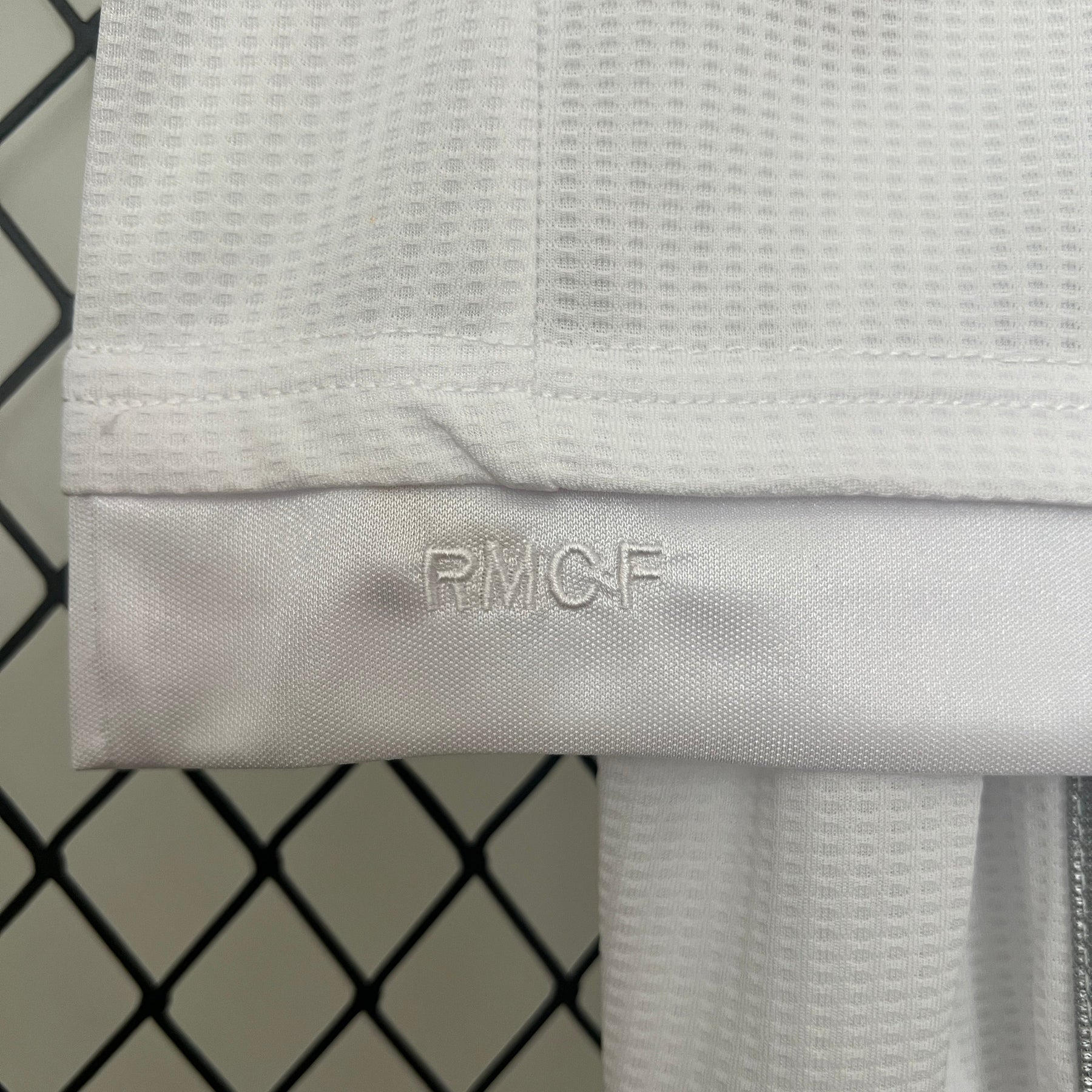 KIT INFANTIL RETRÔ REAL MADRID HOME 15/16