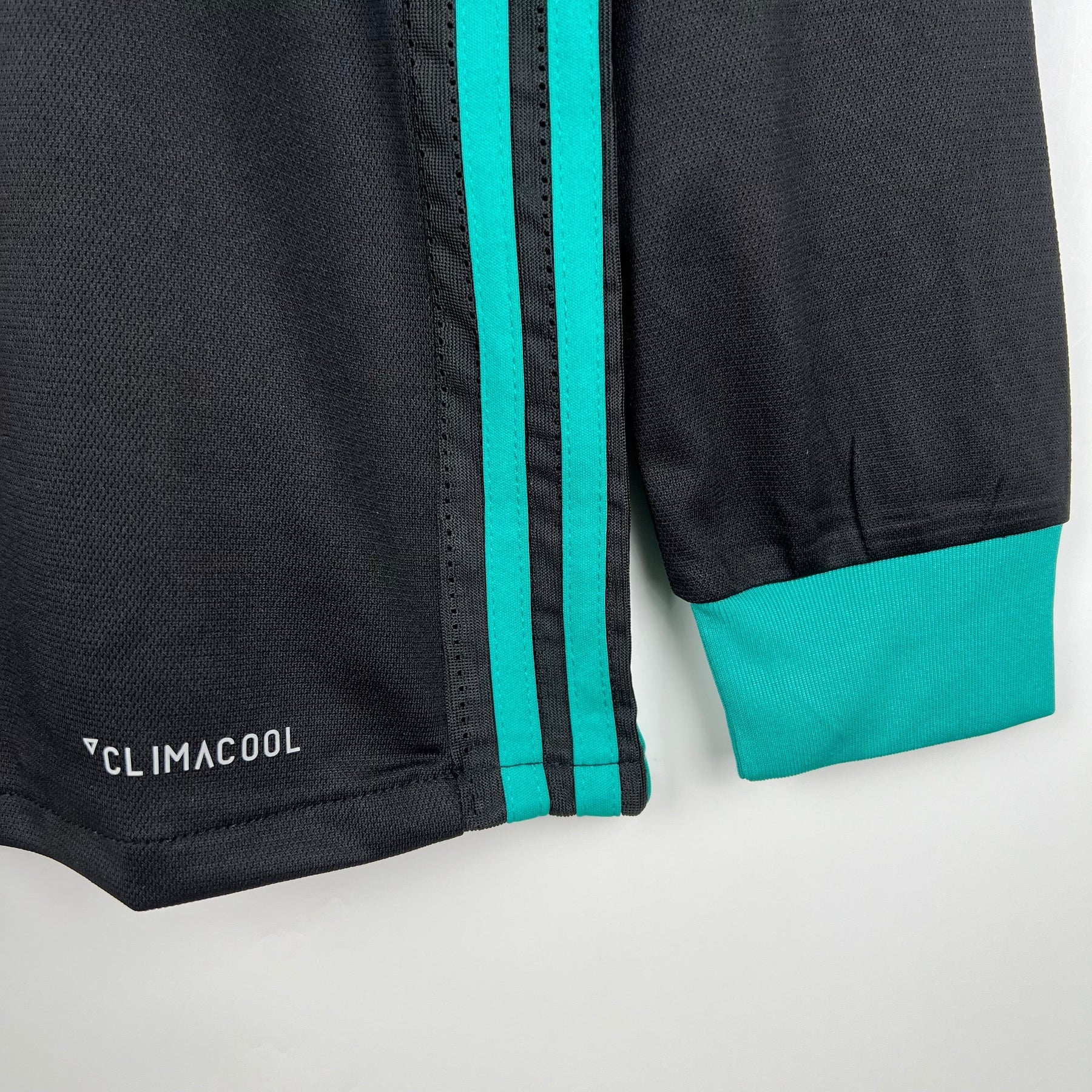 CAMISA REAL MADRID MANGA LONGA RETRÔ AWAY 17/18