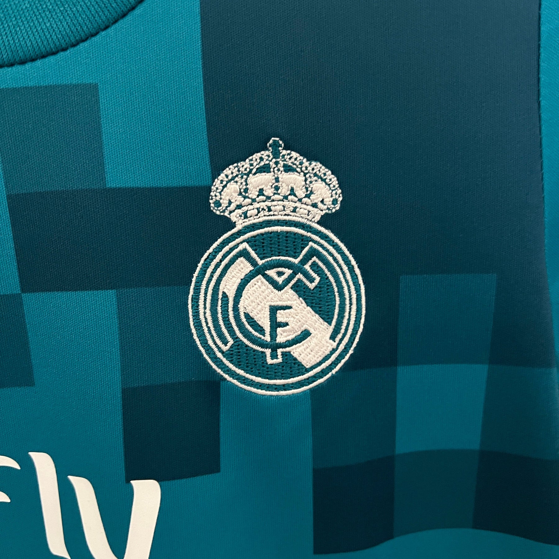 KIT INFANTIL RETRÔ REAL MADRID AWAY 17/18