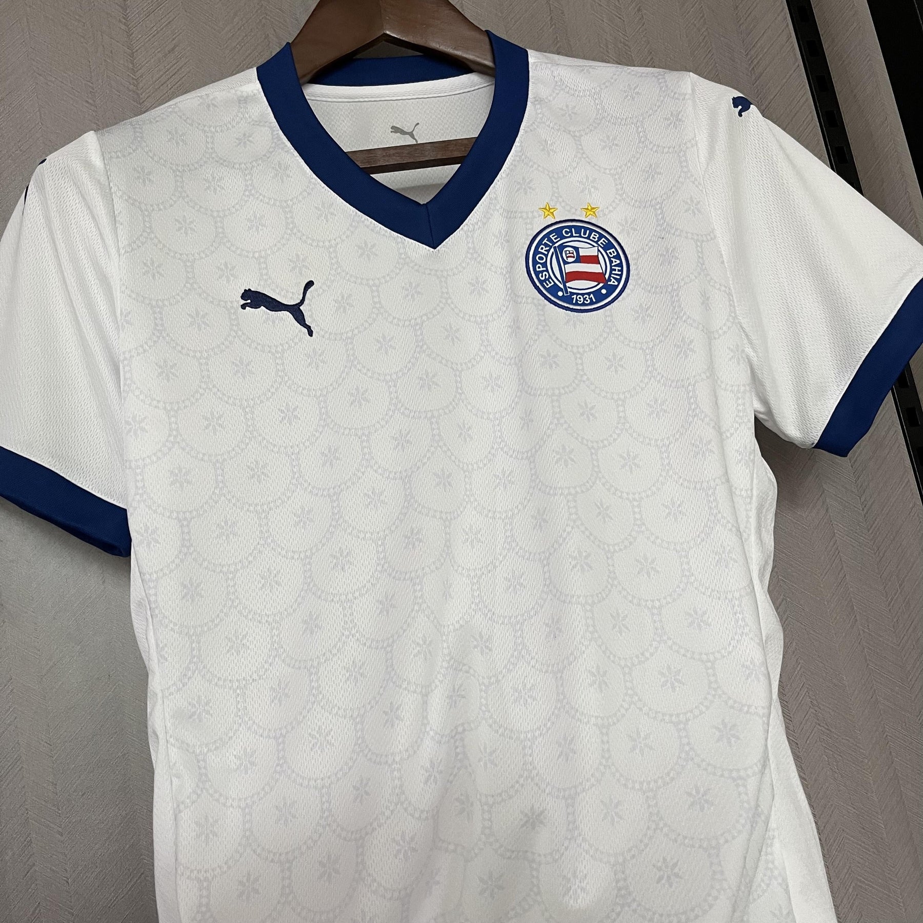 Camisa Bahia Titular 25/26 - Branca Puma Versão Feminina Baby Look