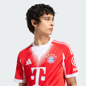 CAMISA TITULAR BAYERN DE MUNIQUE MUNDIAL DE CLUBES 2025 TORCEDOR MASCULINA