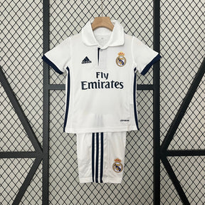 KIT INFANTIL RETRÔ REAL MADRID HOME 16/17