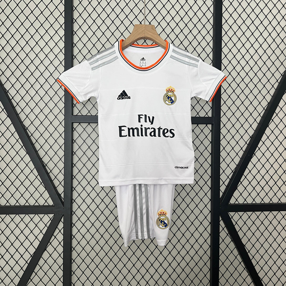 KIT INFANTIL RETRÔ REAL MADRID HOME 13/14