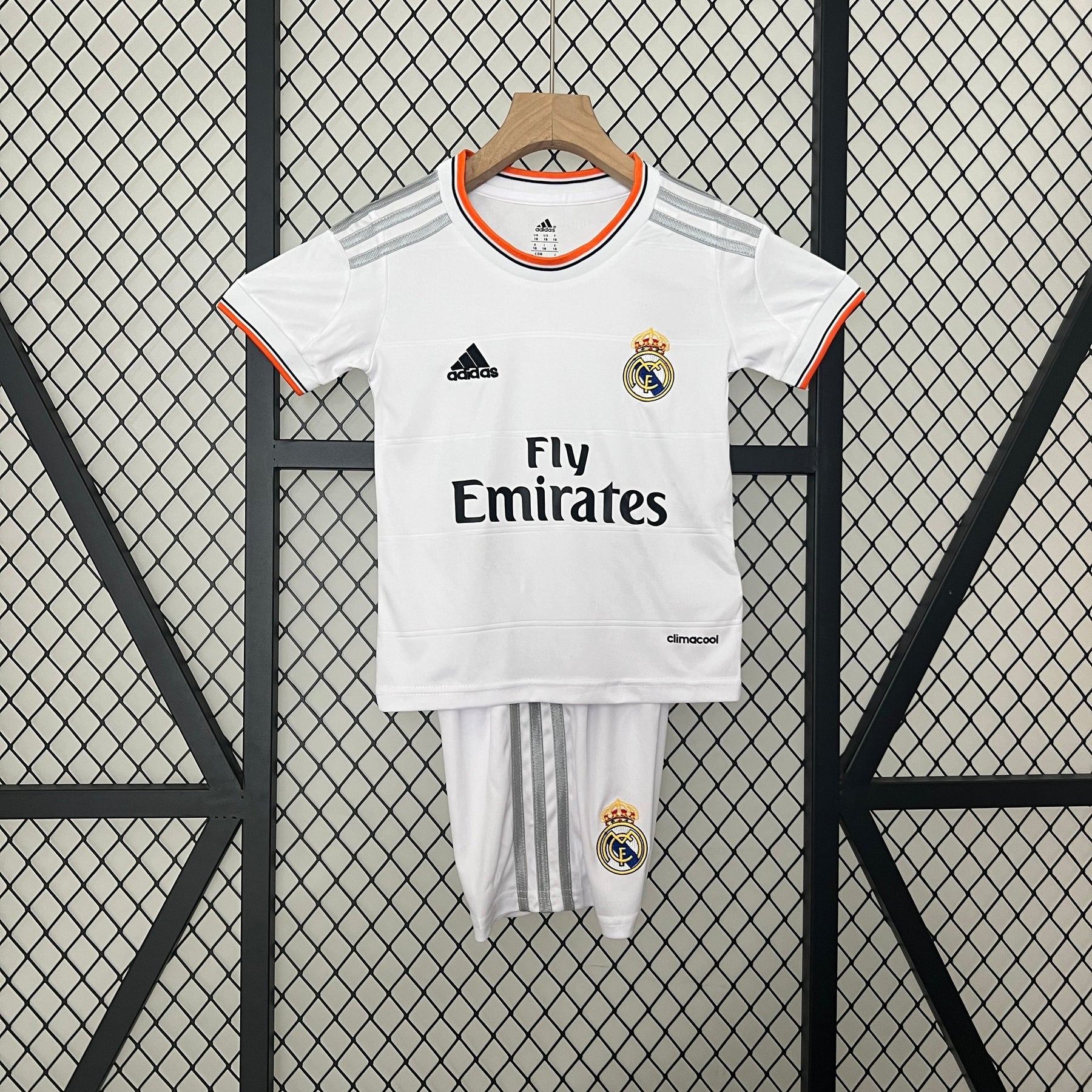 KIT INFANTIL RETRÔ REAL MADRID HOME 13/14
