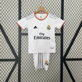 KIT INFANTIL RETRÔ REAL MADRID HOME 13/14