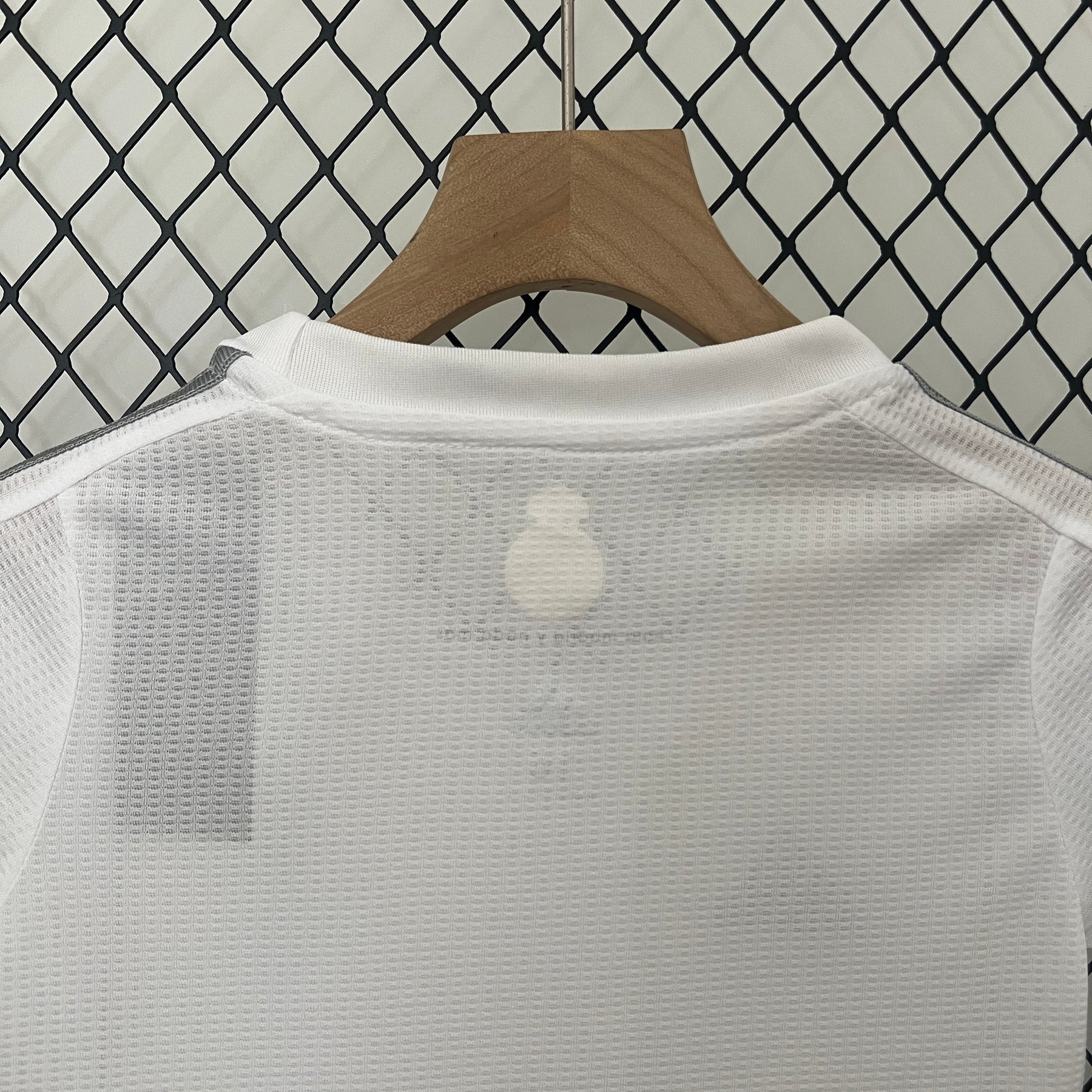 KIT INFANTIL RETRÔ REAL MADRID HOME 15/16