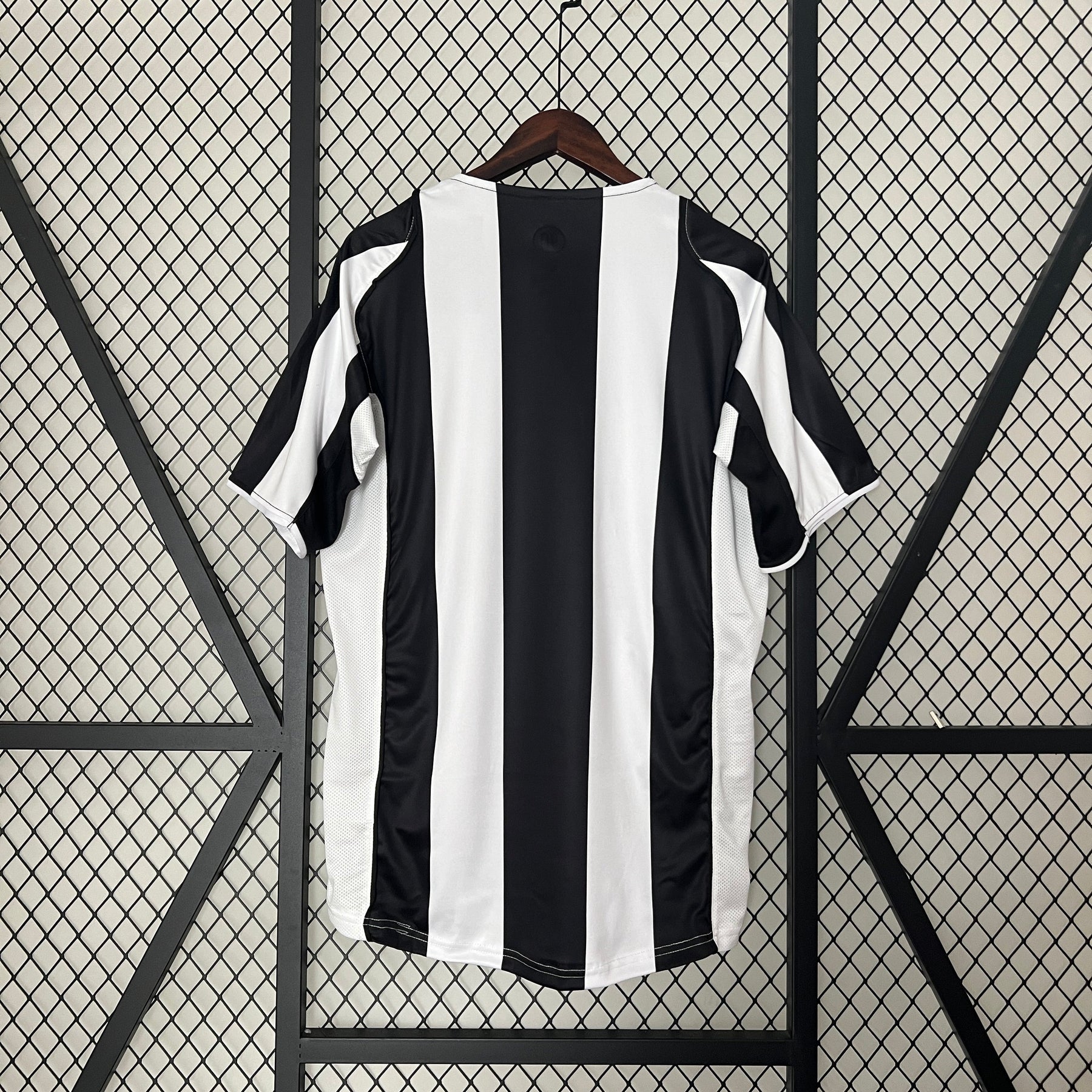 CAMISA JUVENTUS RETRÔ HOME 04/05
