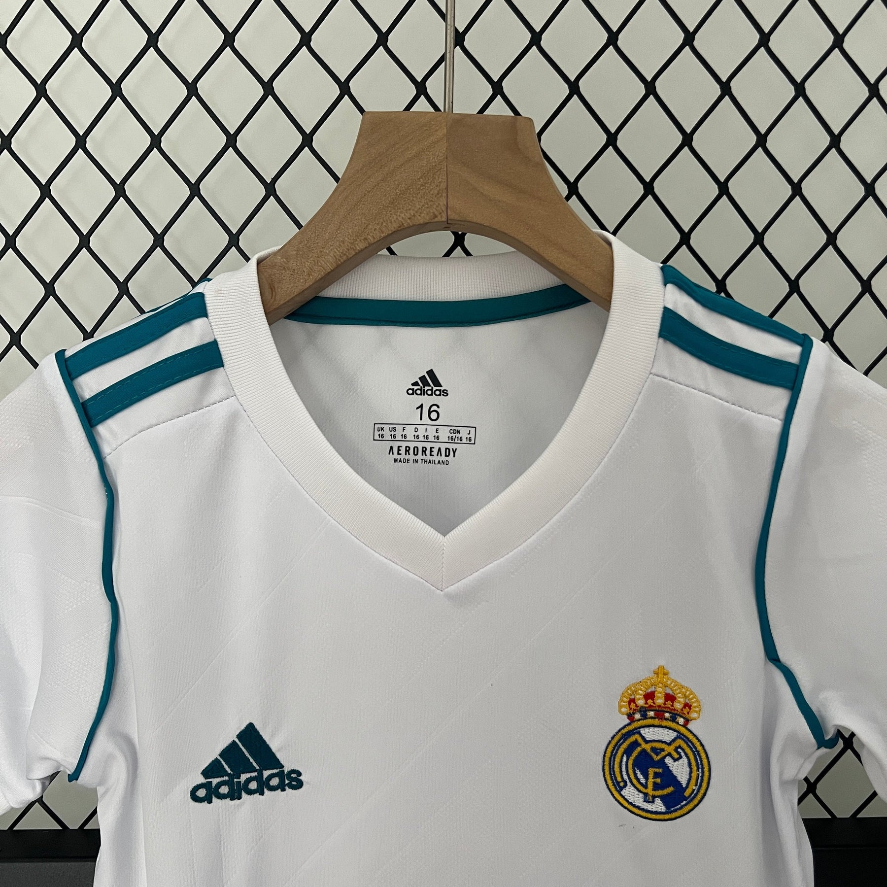 KIT INFANTIL RETRÔ REAL MADRID HOME 17/18