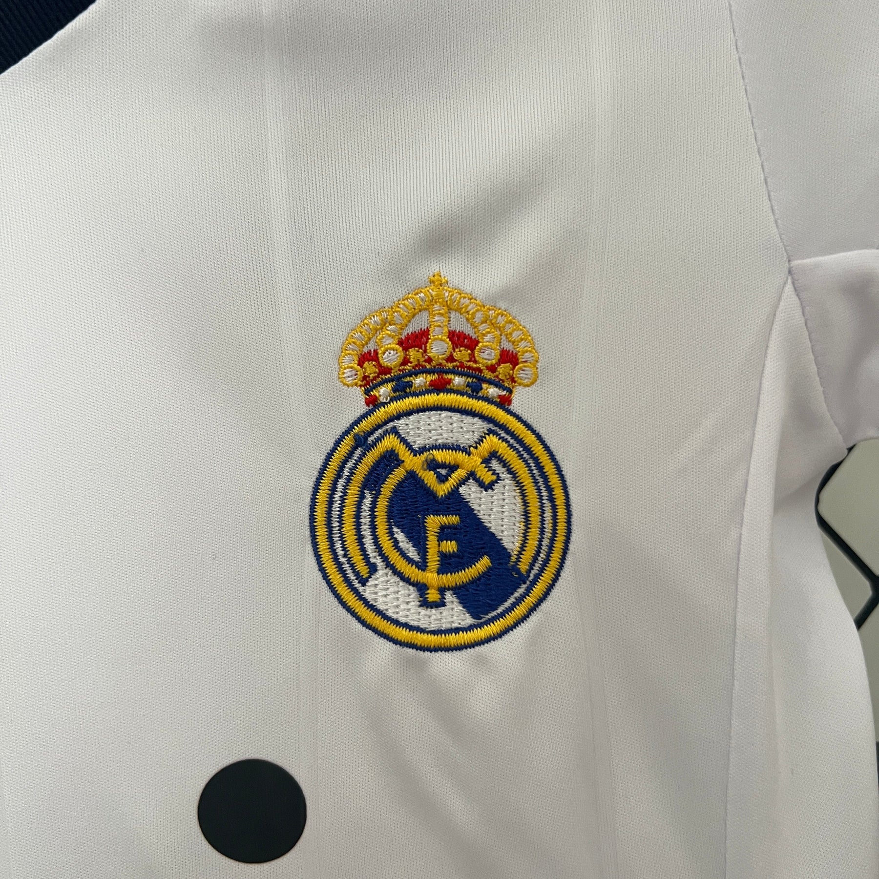 KIT INFANTIL RETRÔ REAL MADRID HOME 12/13