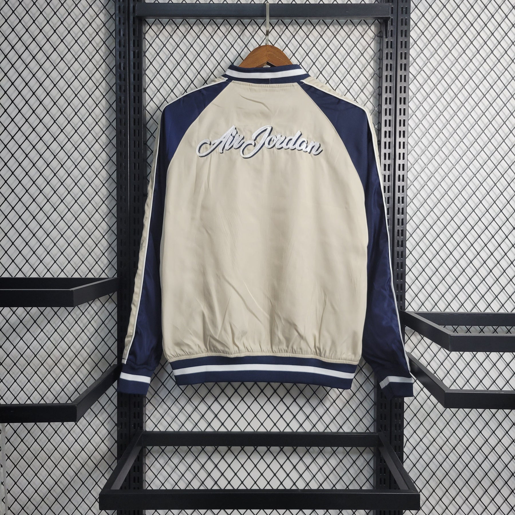 Jaqueta Corta Vento Jordan Bege 23/24 - JM sports 